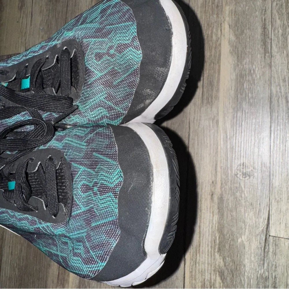Nike Women's Black and Teal Running Shoes